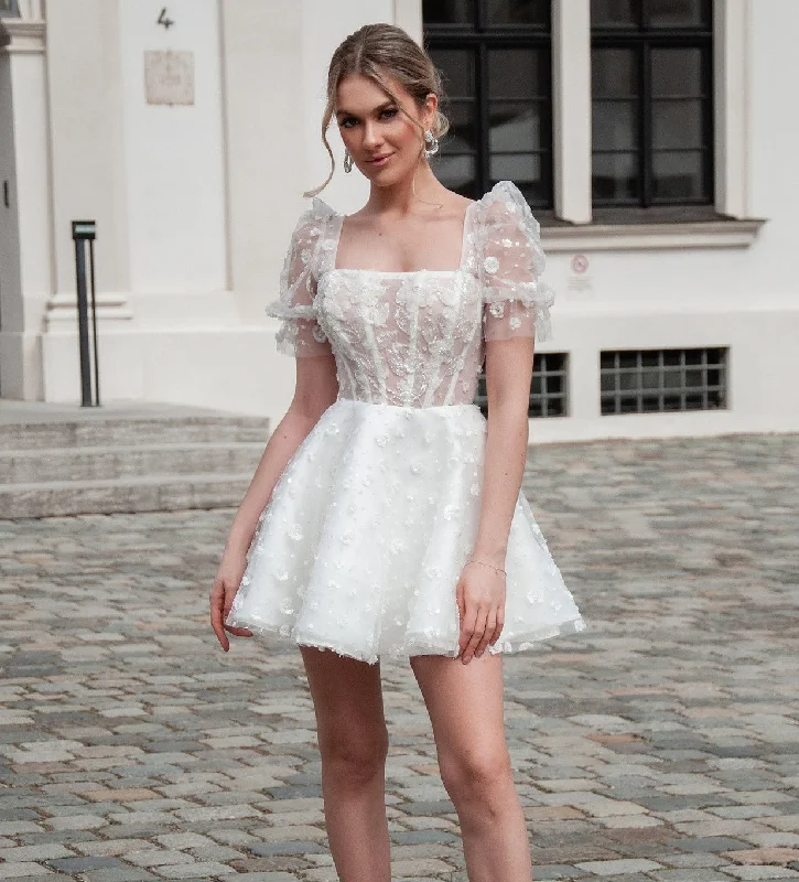 Bold Colored Dresses Elegant Short Wedding Dress Women  White Open Back Lace Square Collar Short Puff Sleeve Bridal Gown Tulle Vestidos De Noiva