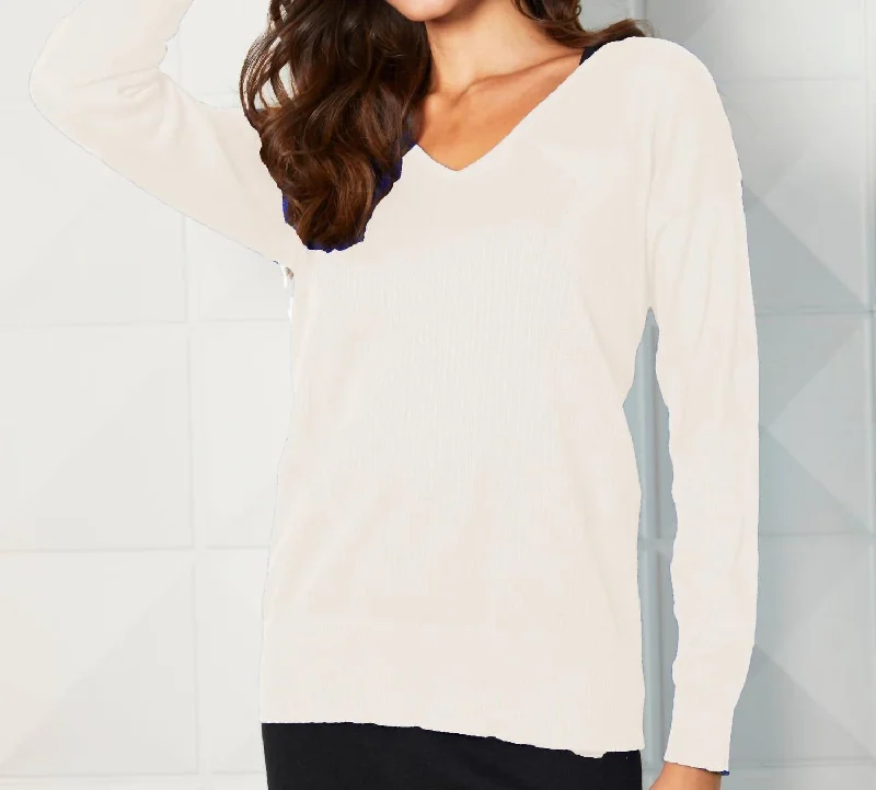 Textured Knit Tops Lightweight V-Neck Star Top In White